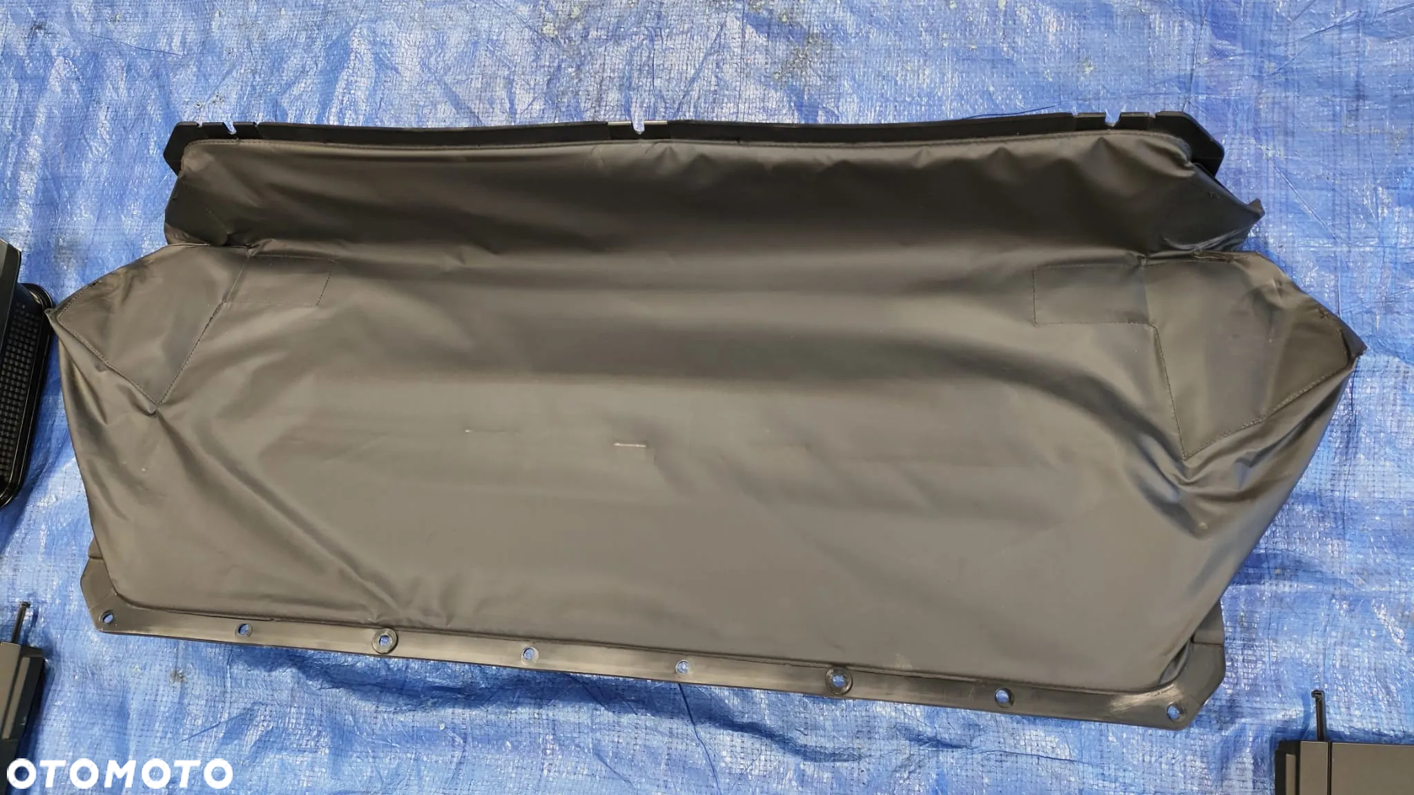 CZĘSCI ELEMENT ELEMENTY PLASTIK PLASTIKI SCHOWEK POKROWIEC DACHU POKRYWA OSŁONA KAPOTAŻU MECHANIZMU DACHU LEWA PRAWA OSŁONA RYNIENKI ODPŁYWOWEJ PAŁĄKA ZAGŁÓWKA USZCZELKA POKRYWY SKŁADANEGO DACHU LISTWA ZAŚLEPKA 7046400 7124911 7124913 7124912 7066142 7126185 7125912 7125911 8268954 8239238 8236837 BMW E64 LCI LIFT - 3