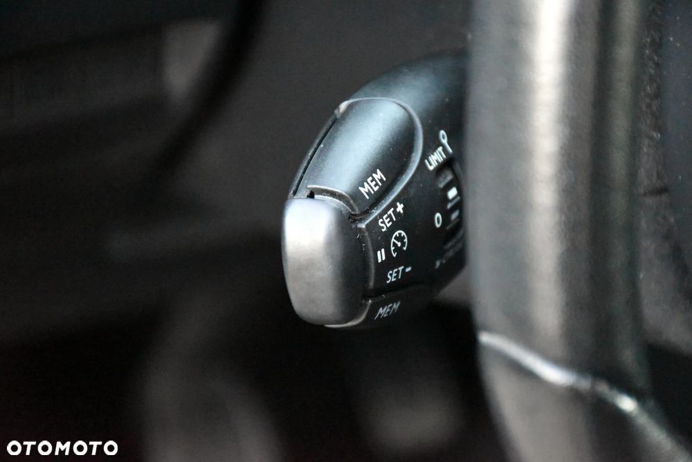 Peugeot 208 - 22