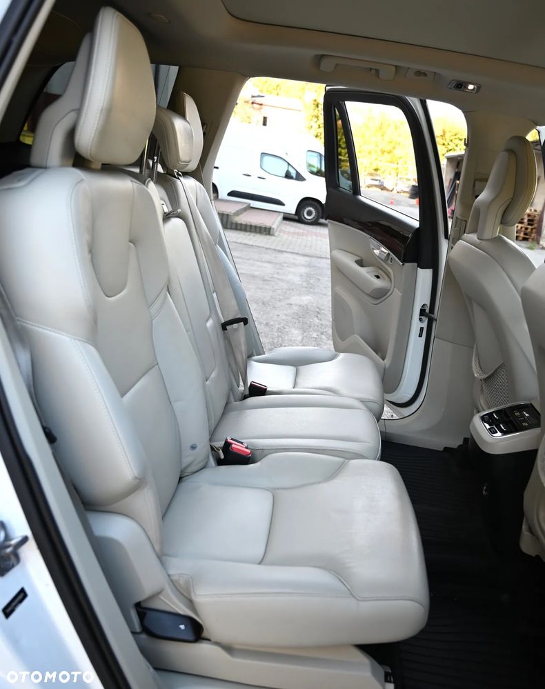 Volvo XC 90 - 22