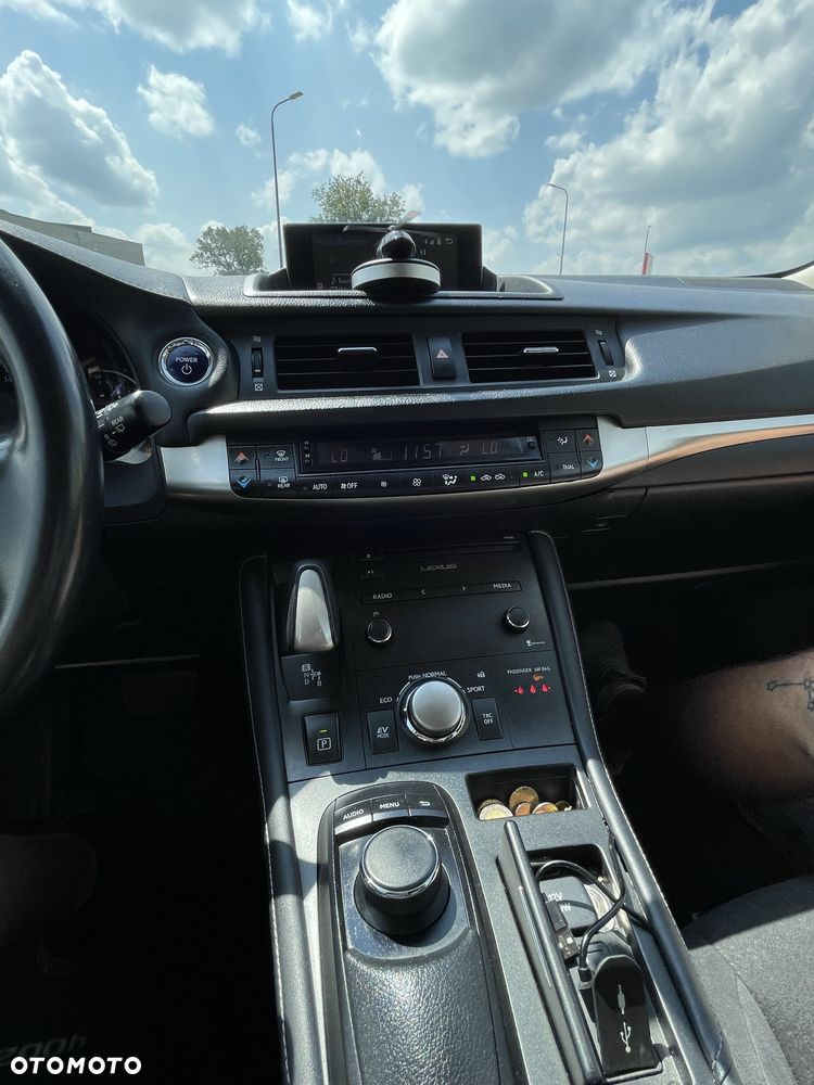 Lexus CT - 7