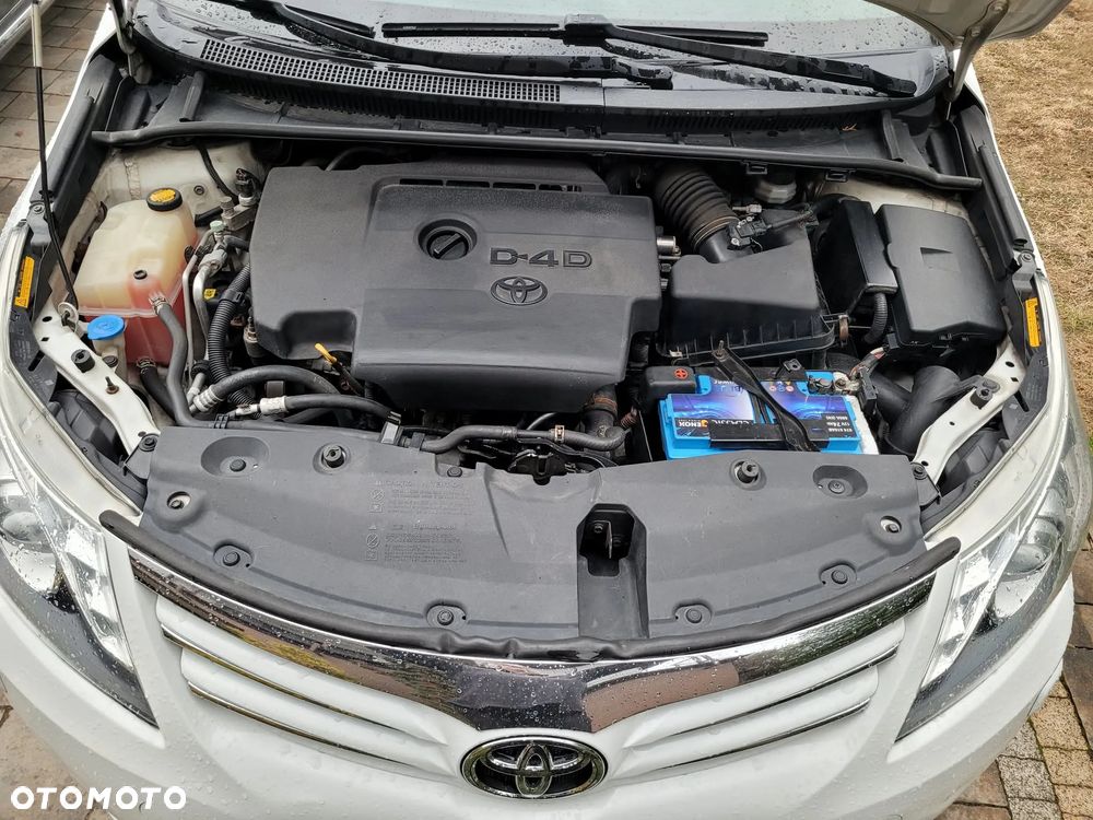 Toyota Avensis 2.0 D-4D Luna - 4