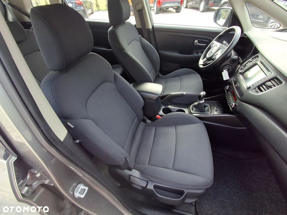 Kia Carens 1.7 CRDi M 7os - 12