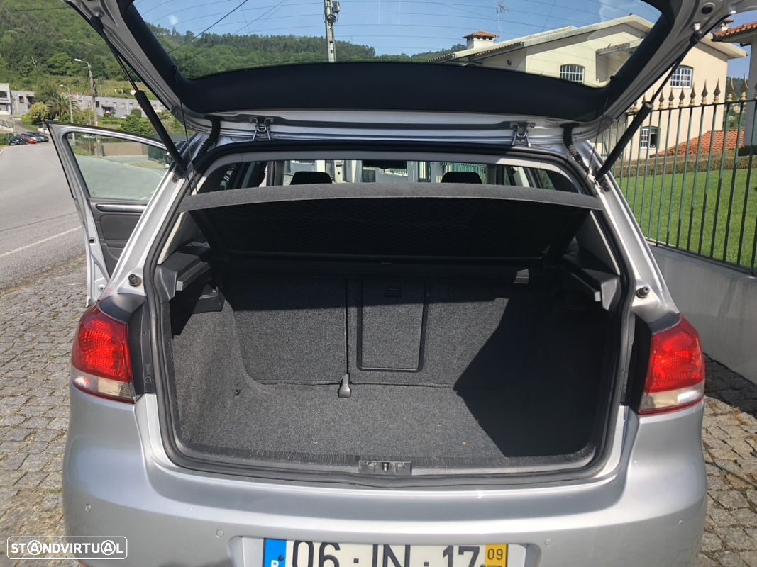 VW Golf 1.6 TDi Confortline DSG - 12
