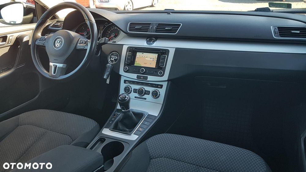 Volkswagen Passat - 18