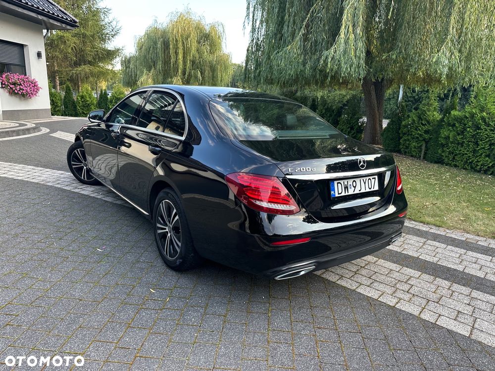 Mercedes-Benz Klasa E 200 d 9G-TRONIC - 4
