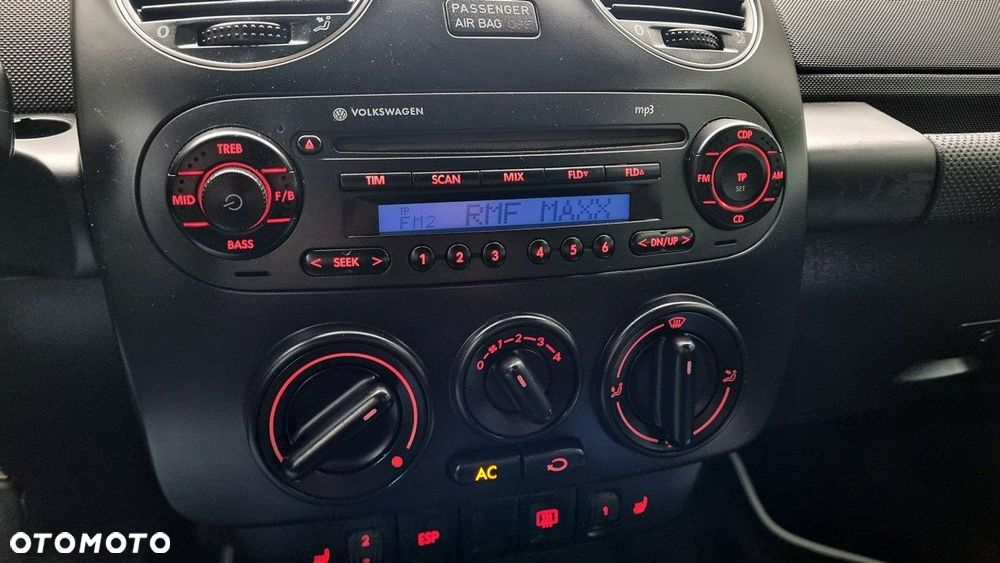 Volkswagen New Beetle - 14