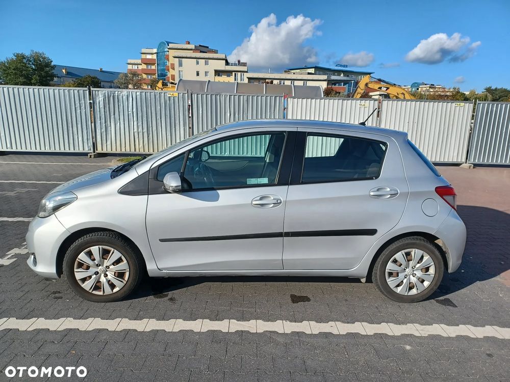 Toyota Yaris 2013 photo 2