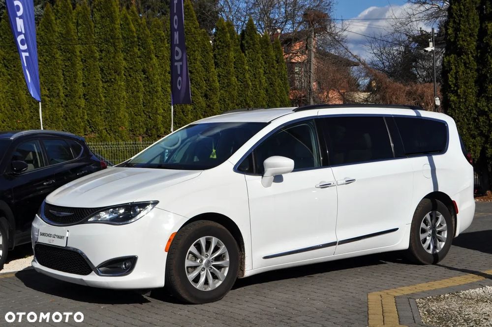 Chrysler Pacifica - 2