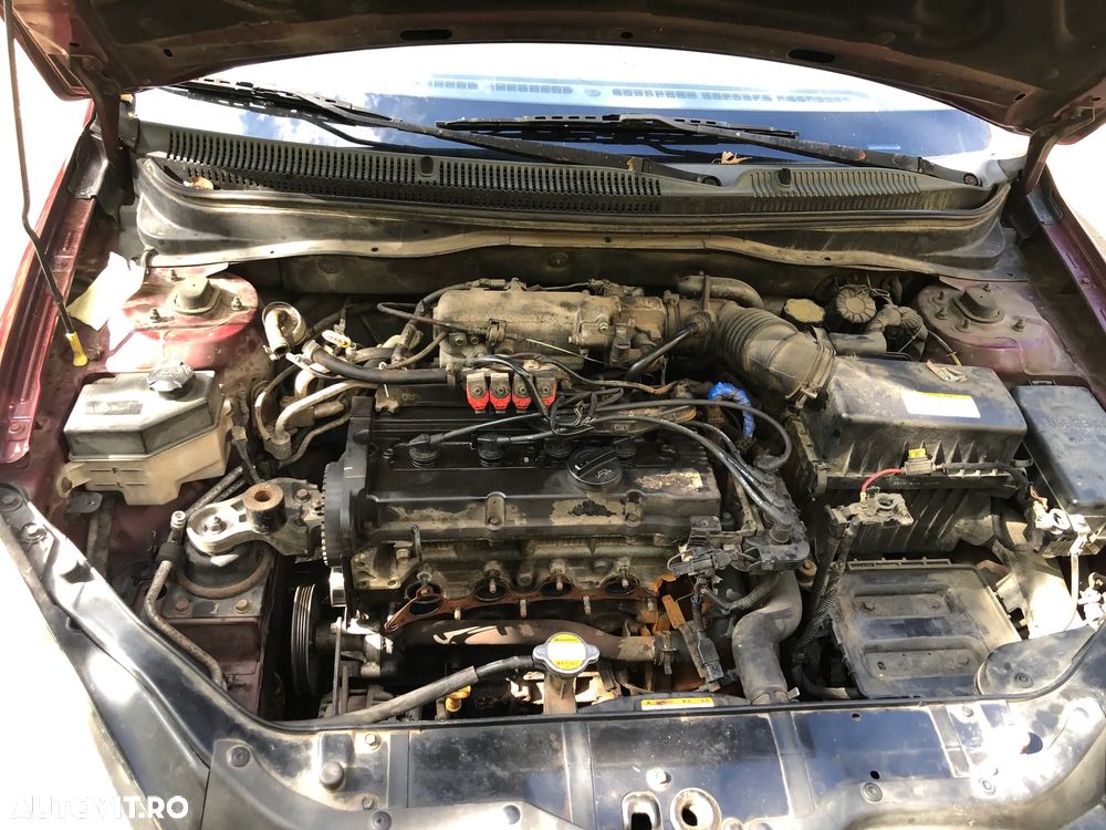 Dezmembrez Hyundai Accent 3 visiniu 2007 benzina - 4