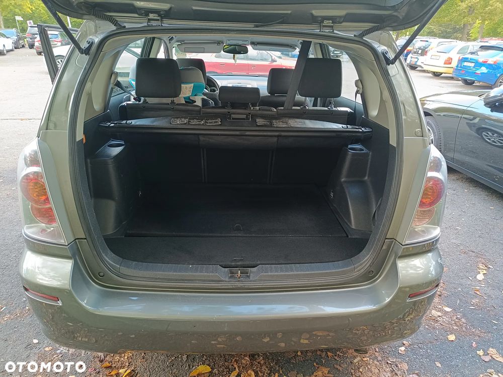 Toyota Corolla Verso 2.0 D-4D Prestige - 21