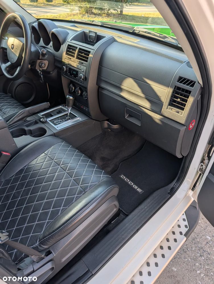Dodge Nitro - 22