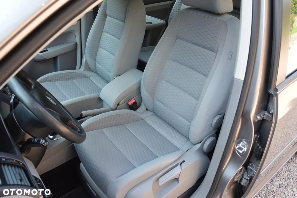 Volkswagen Touran - 23
