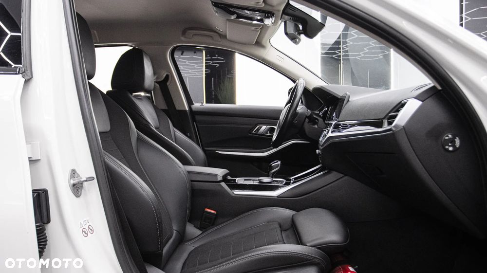 BMW Seria 3 320i Sport Line - 21