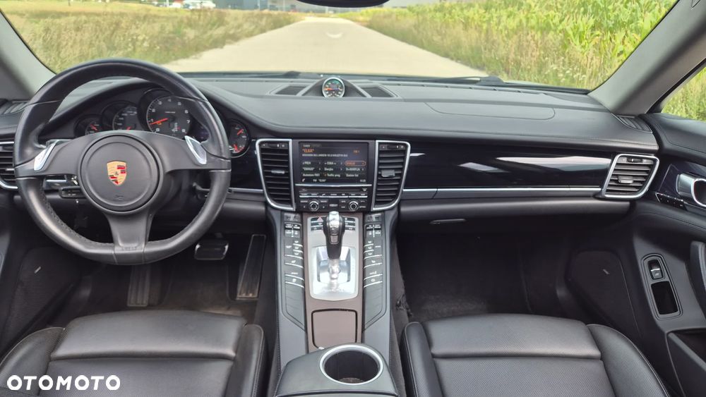 Porsche Panamera - 32