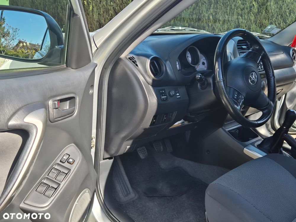 Toyota RAV4 D-4D 4x4 - 11