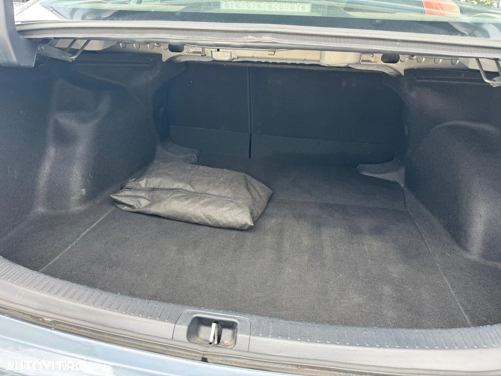 Toyota Corolla Sedan 1.8 HSD Business Plus - 10