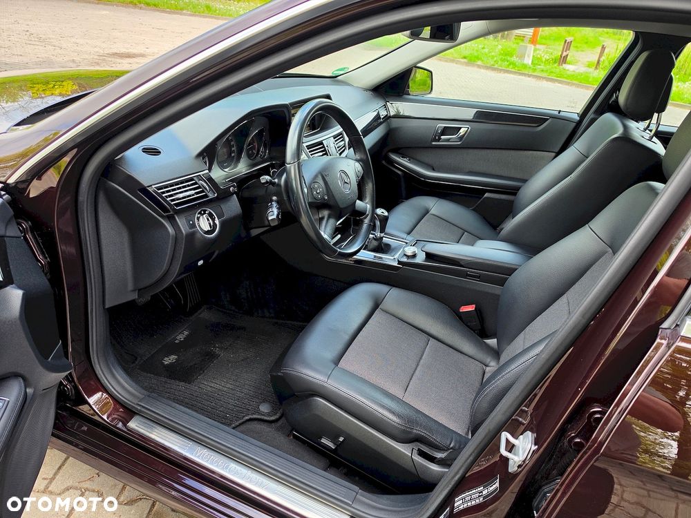 Mercedes-Benz Klasa E 250 CDI DPF BlueEFFICIENCY Avantgarde - 17
