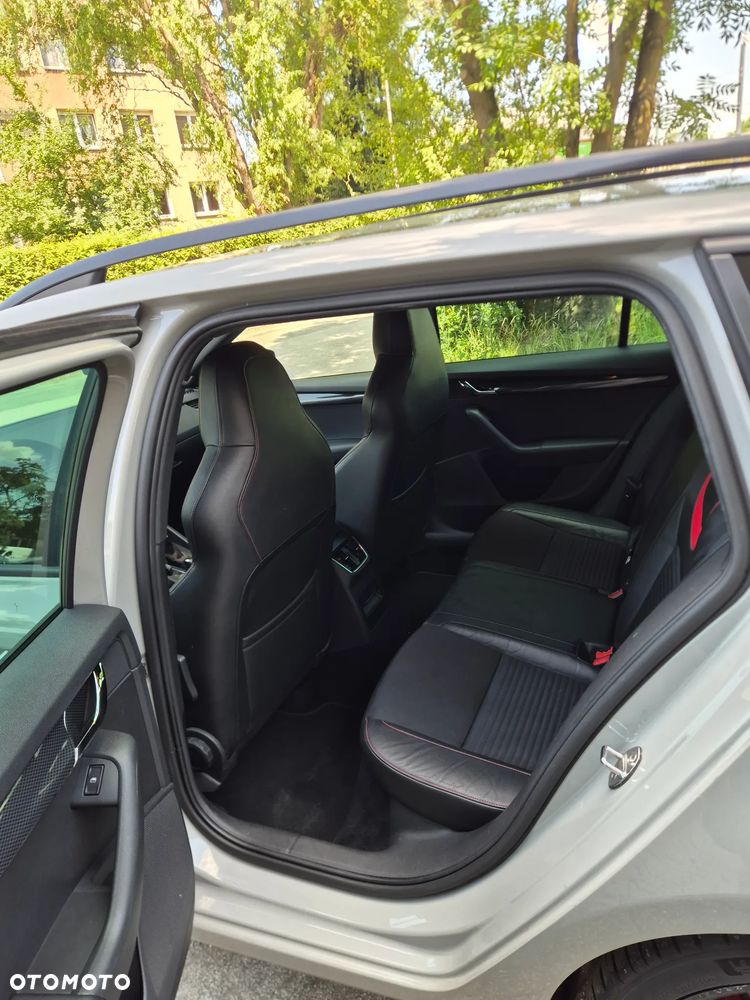 Skoda Octavia 2.0 TDI DSG RS - 10