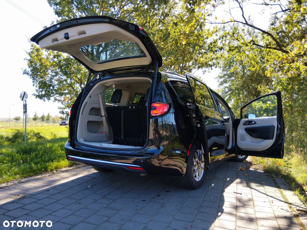 Chrysler Pacifica - 11