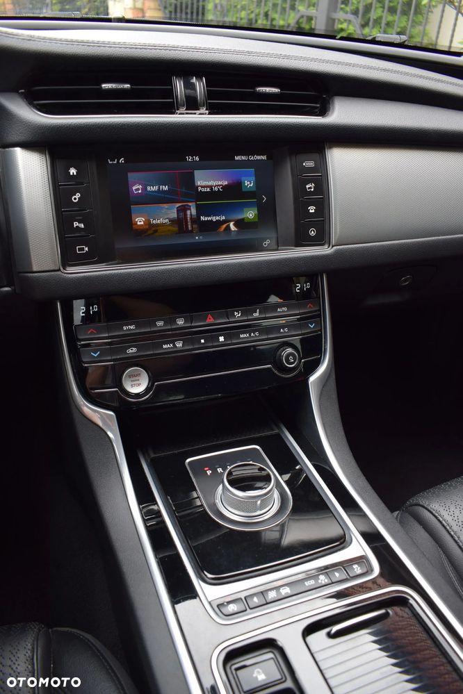Jaguar XF 3.0 TDV6 Portfolio - 16