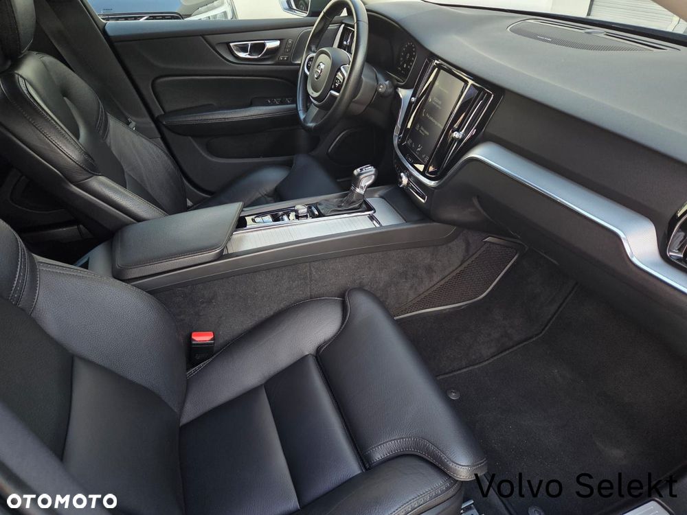 Volvo V60 Cross Country - 12
