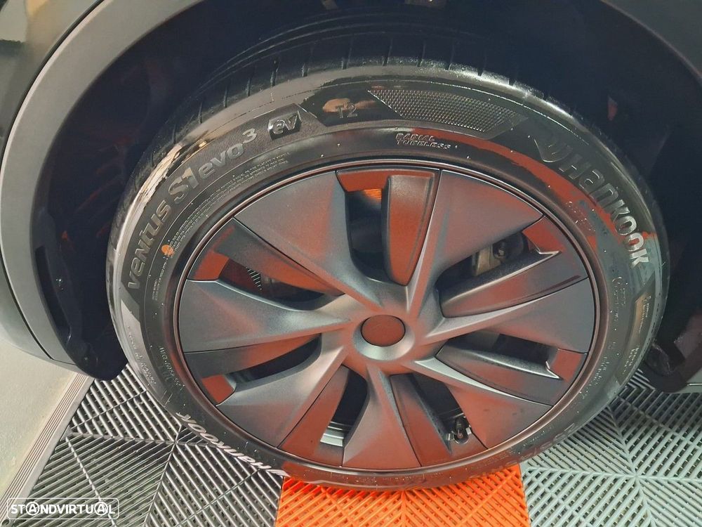Tesla Model Y Long-Range RWD - 19