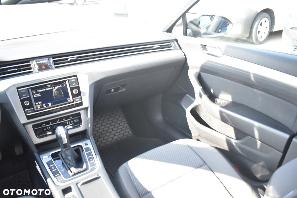 Volkswagen Passat 2.0 TDI EVO Essence DSG - 20