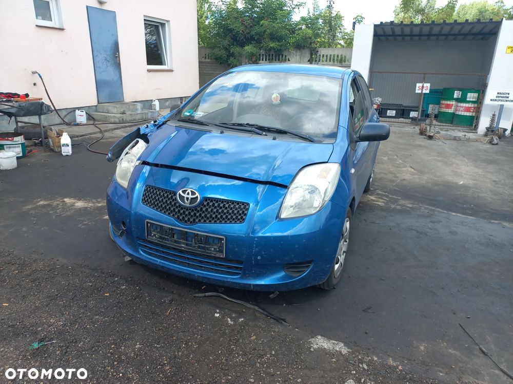 Toyota Yaris II 1.3 VVT-I 07r 5D 8T0 maska pokrywa silnika