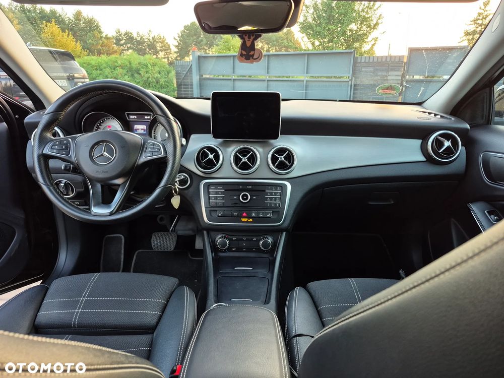 Mercedes-Benz GLA 200 d 7G-DCT AMG Line - 25