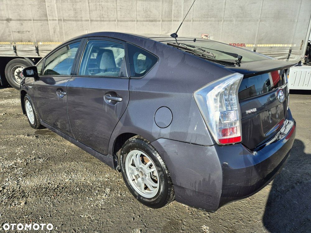 Toyota Prius - 4