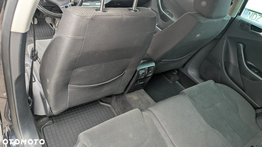 Volkswagen Passat 1.6 TDI DPF BlueMot Comfortline - 15