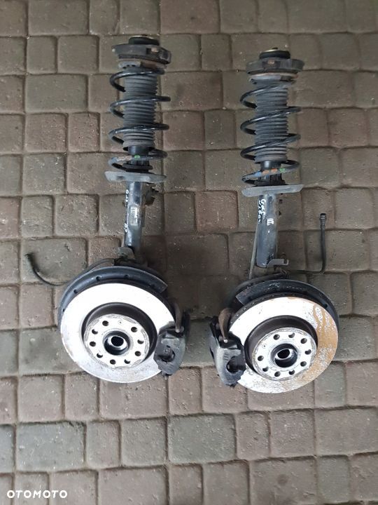 Volkswagen Golf V Plus Zacisk Hamulcowy Prawy Przód - 1