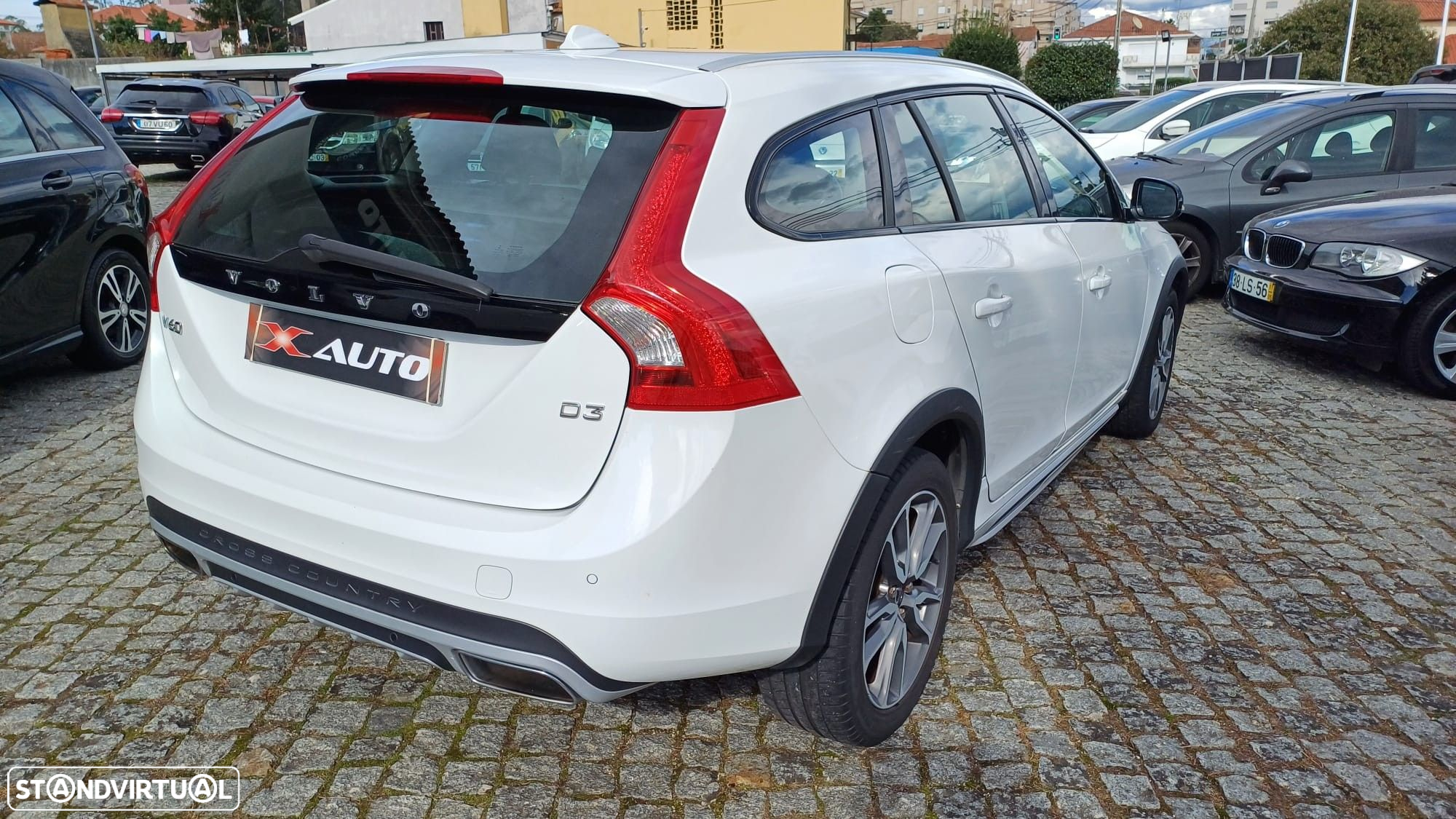Volvo V60 Cross Country 2.0 D3 Summum - 4