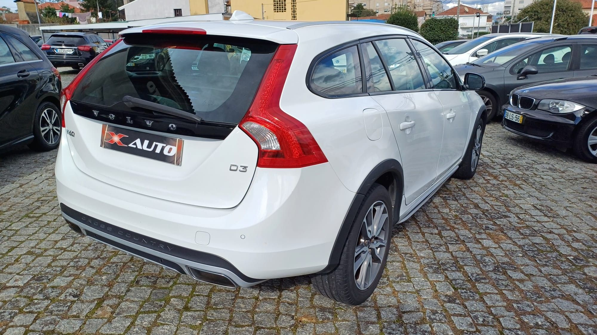 Volvo V60 Cross Country 2.0 D3 Summum - 4