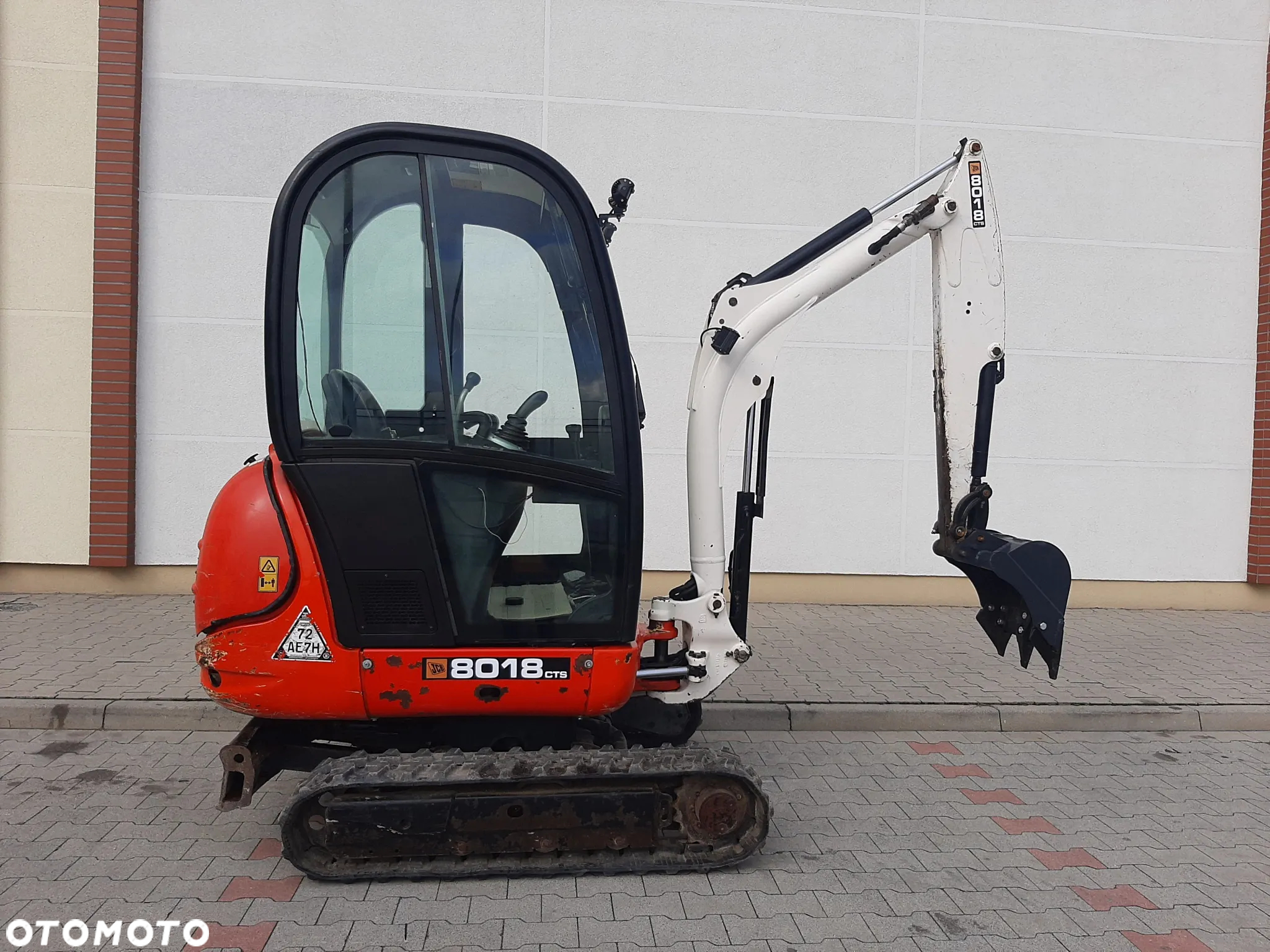 JCB 8018 - 8