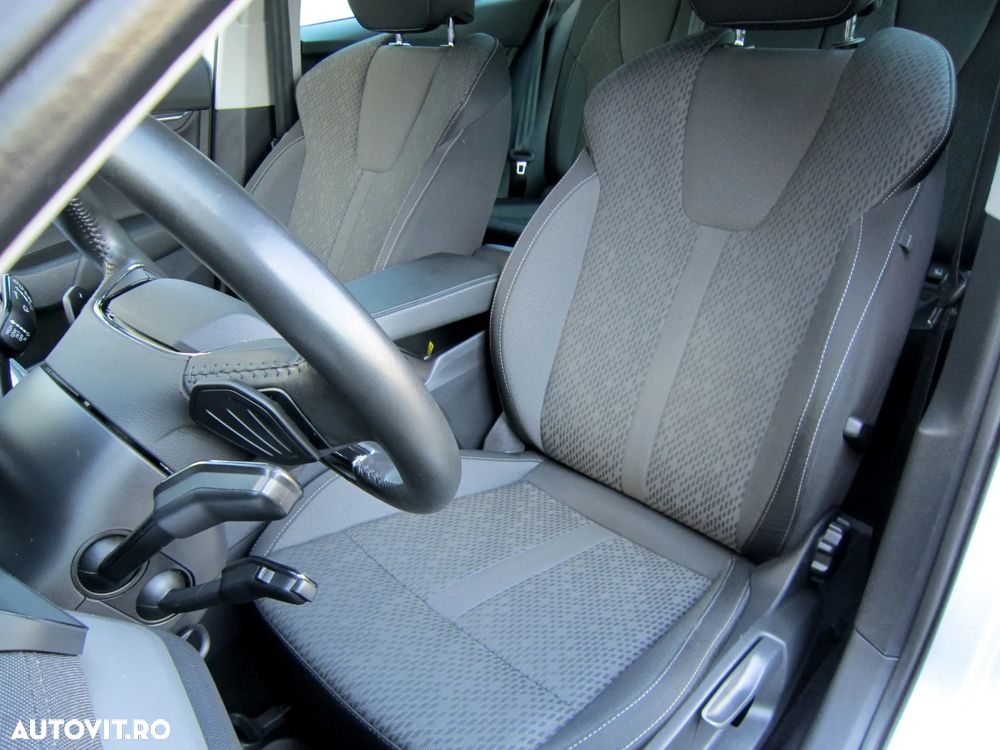 Skoda Octavia 2.0 TDI DSG 4X4 Style - 10