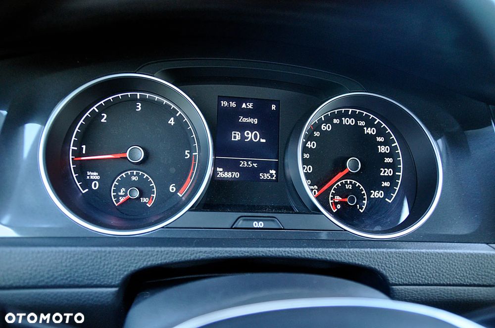 Volkswagen Golf - 11