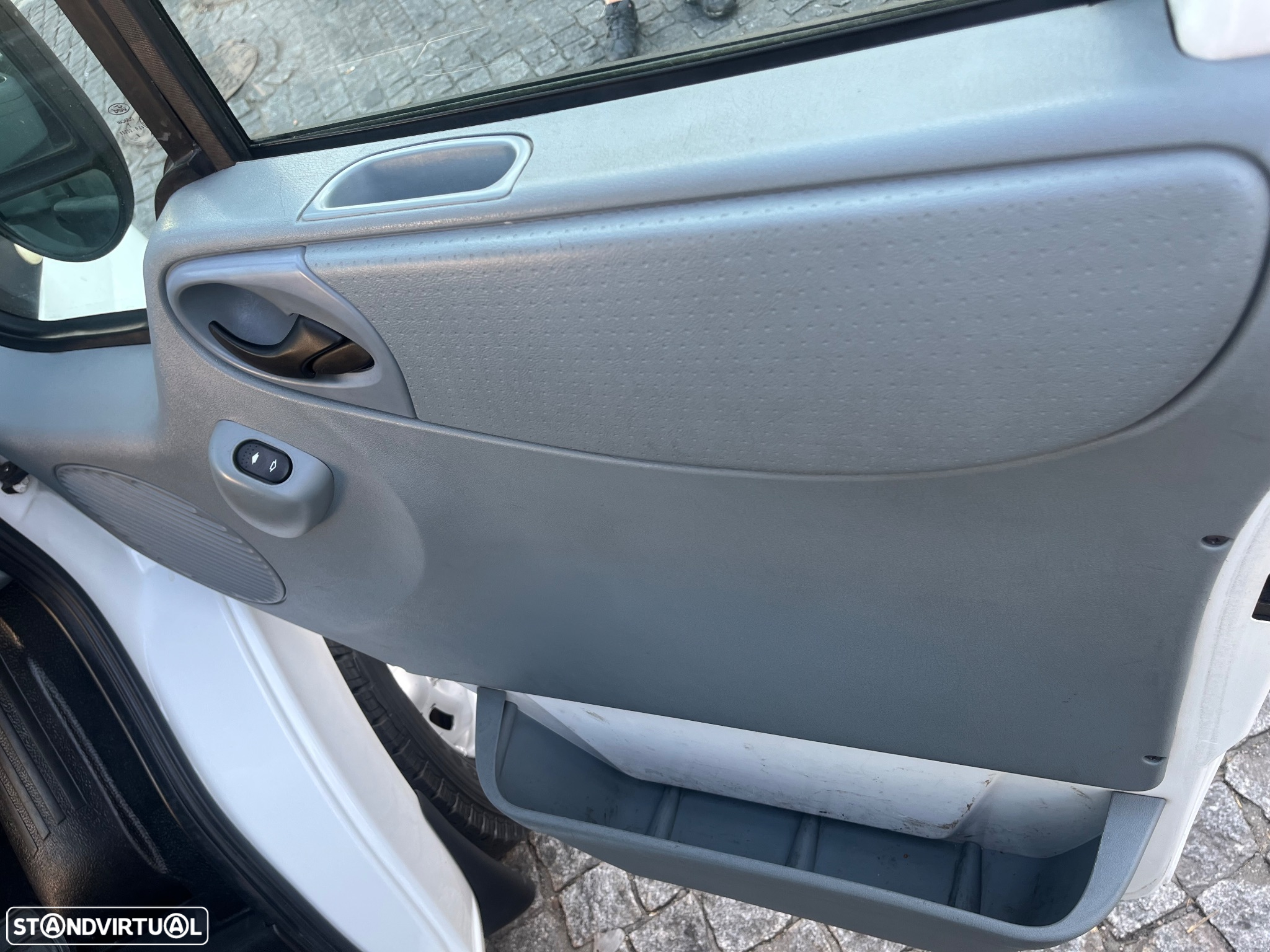 Ford TRANSIT/330L - 27