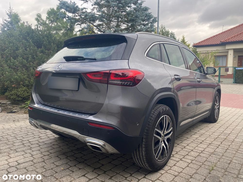 Mercedes-Benz GLA 180 Business Edition - 4