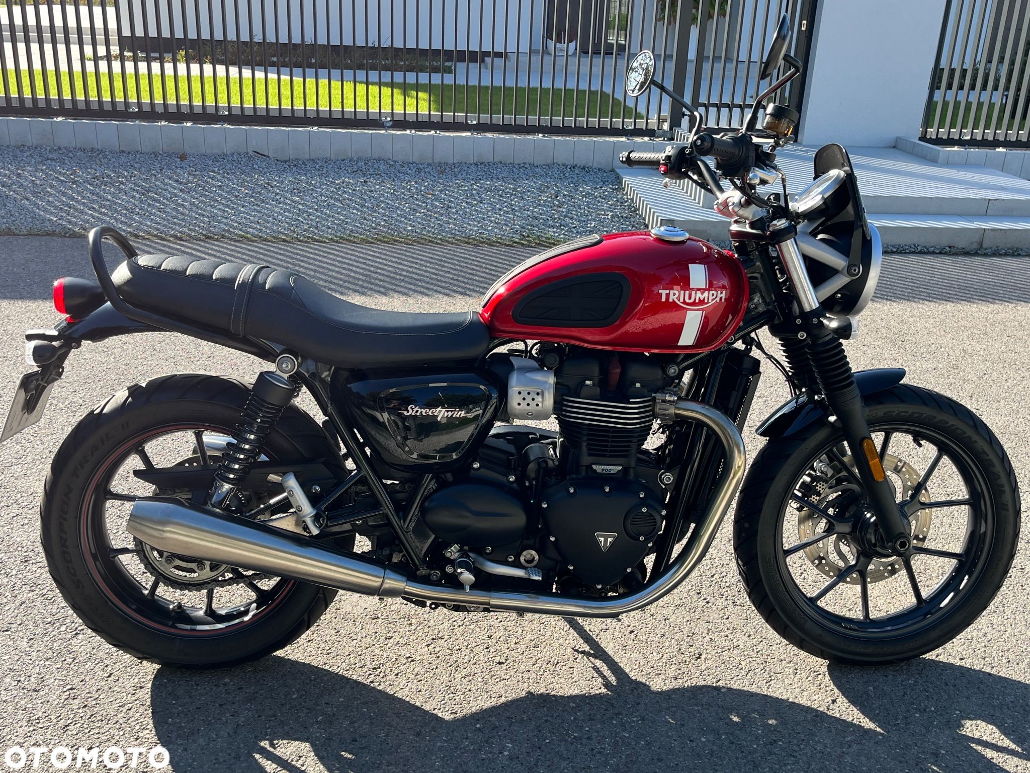 Triumph Street Twin - 1