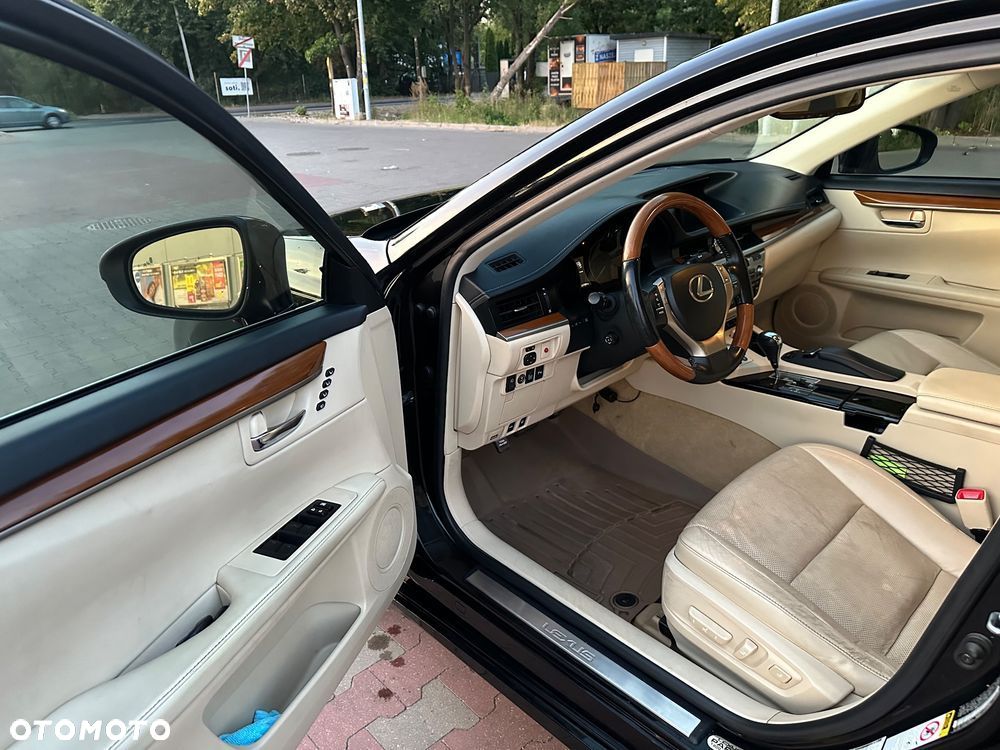 Lexus ES 300h Business Edition - 22