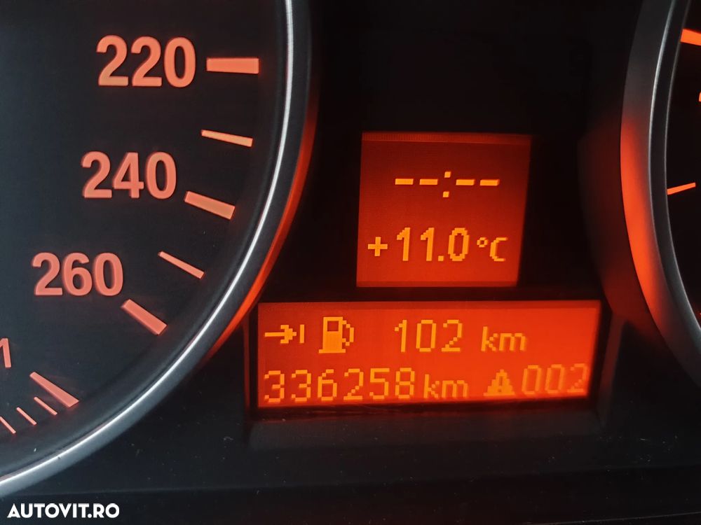 BMW Seria 3 320d DPF Efficient Dynamics Edition - 38