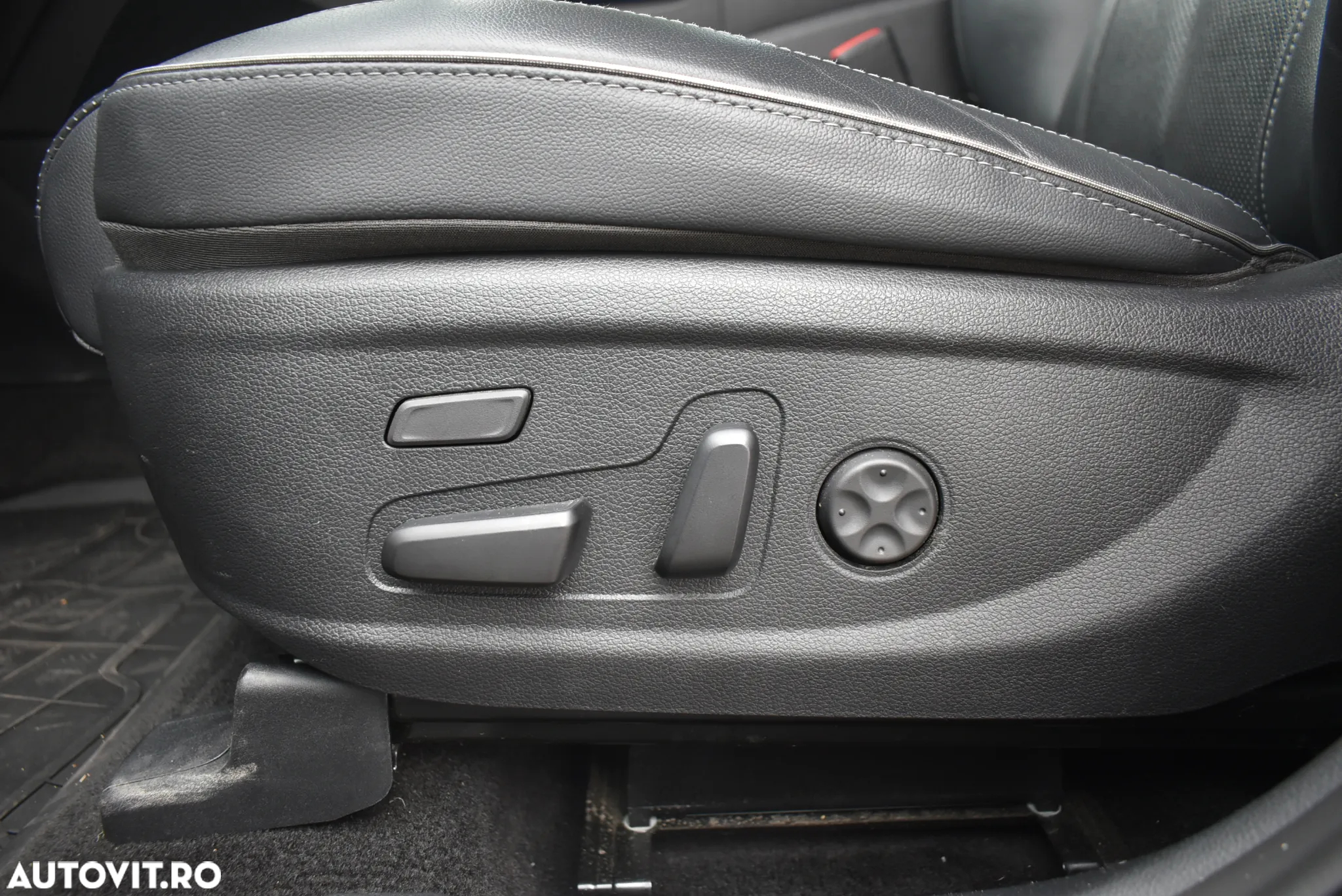 Hyundai Santa Fe Plug-in Hybrid 1.6 l 265 CP 4WD 6AT Luxury - 7