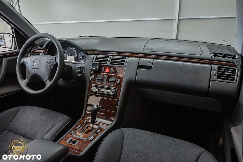Mercedes-Benz Klasa E - 31
