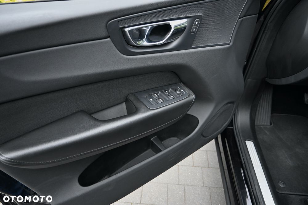 Volvo XC 60 D4 Geartronic Momentum Pro - 17