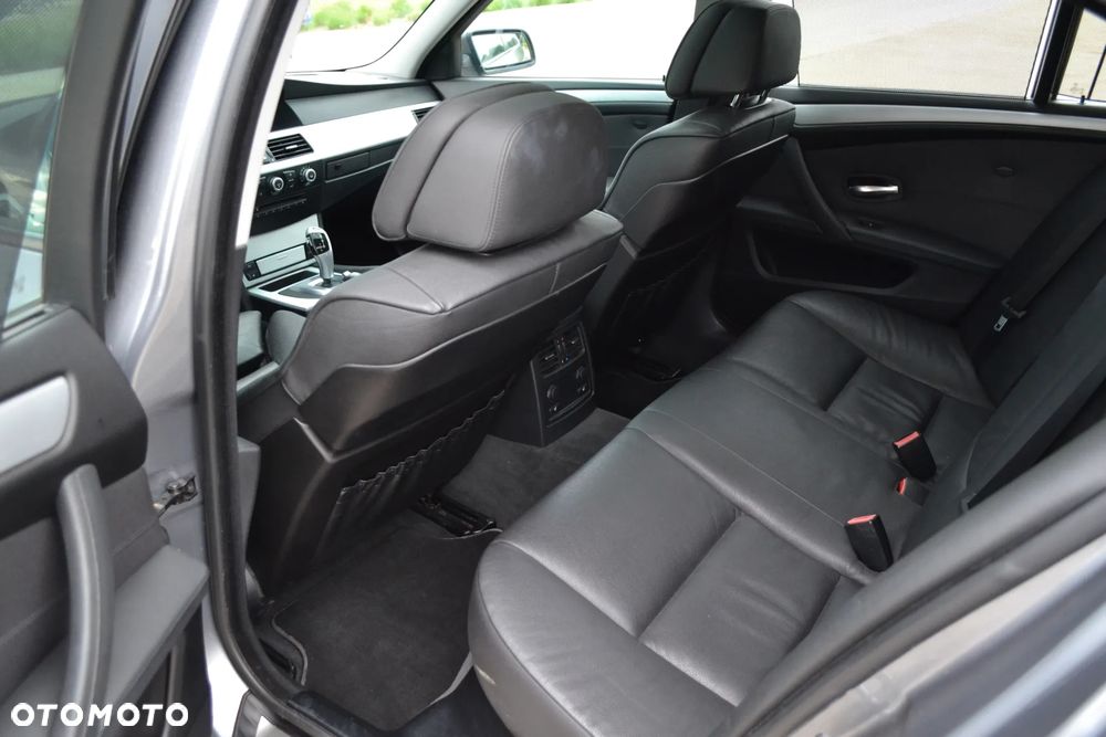 BMW Seria 5 530i xDrive - 24