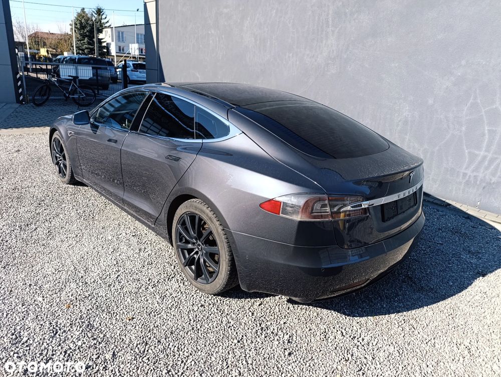 Tesla Model S - 6