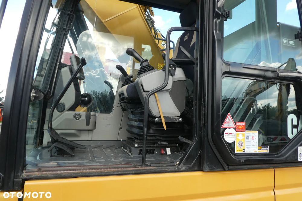 Caterpillar 325FL - 25