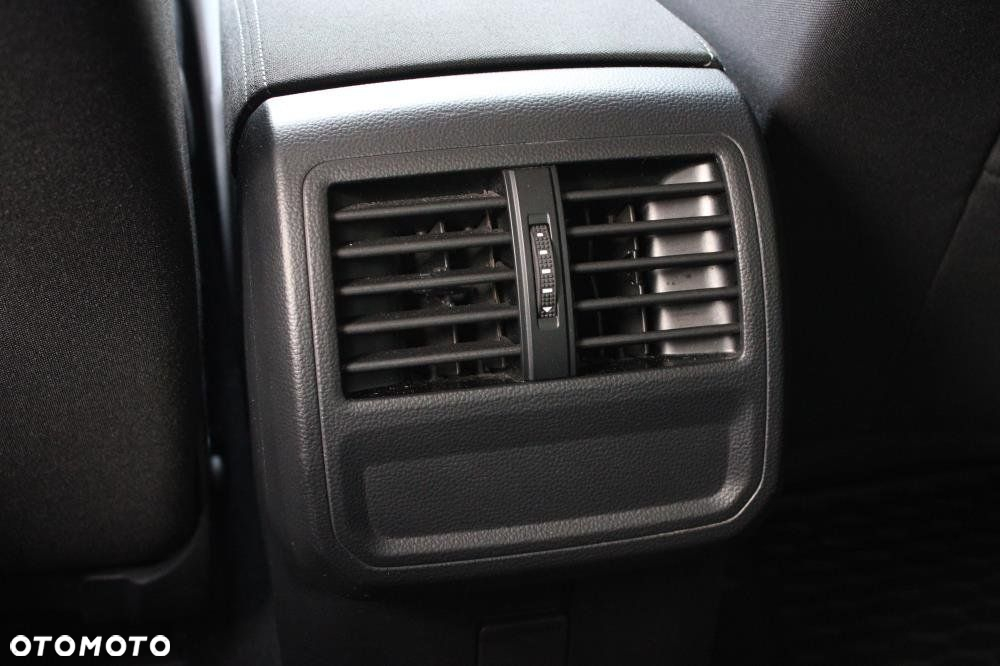 Volkswagen Passat - 31