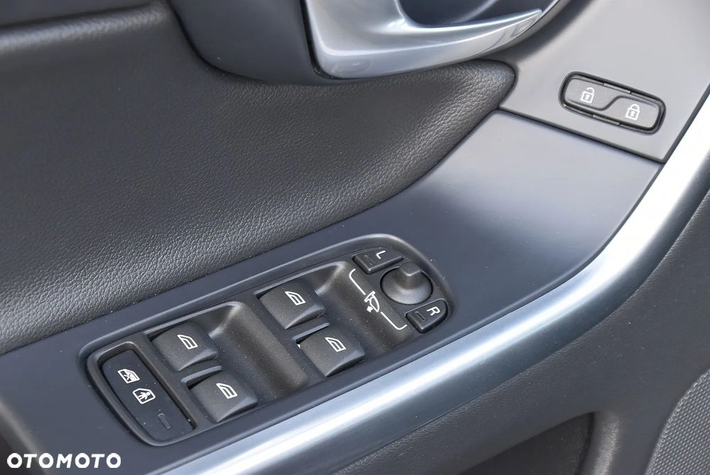 Volvo XC 60 - 25